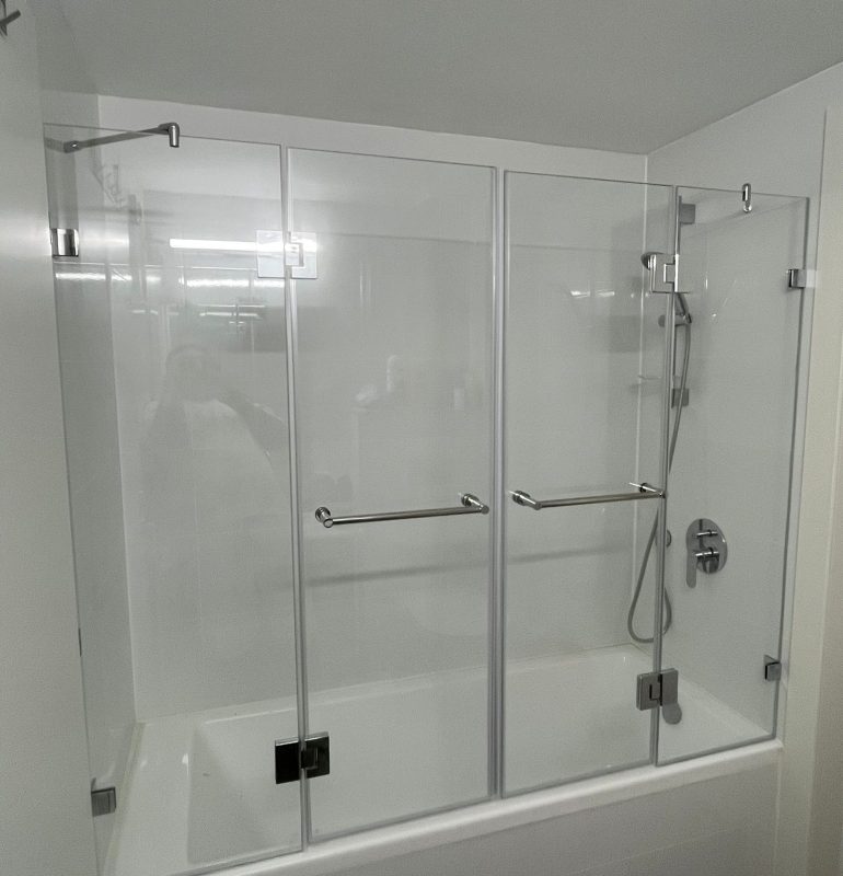 אמבטיון סגירה חזיתית שתי קבועים שתי דלתות