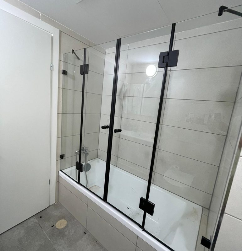 אמבטיון סגירה חזיתית שתי קבועים שתי דלתות