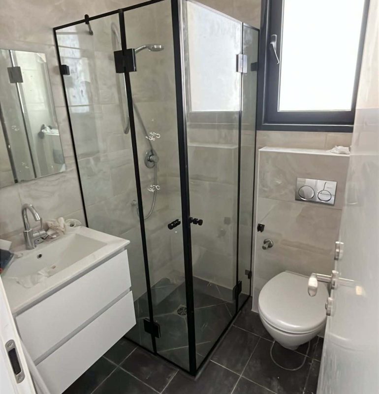 מקלחון פינתי שתי קבועים שתי דלתות