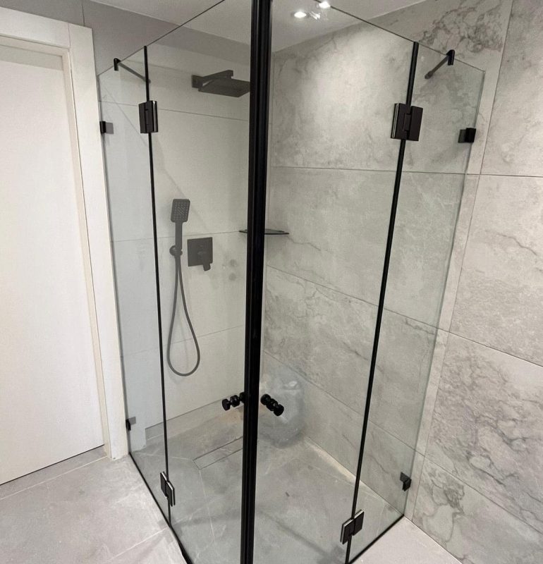 2 קבועים 2 דלתות