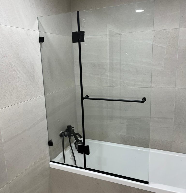 אמבטיון סגירה חלקית קבוע ודלת