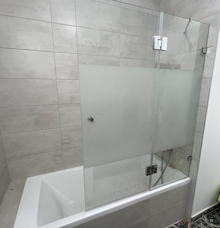 זכוכית חלבית אטומה