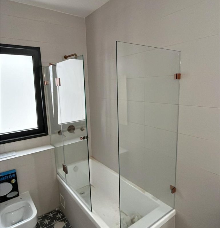 אמבטיון סגירה חלקית שתי קבועים ודלת