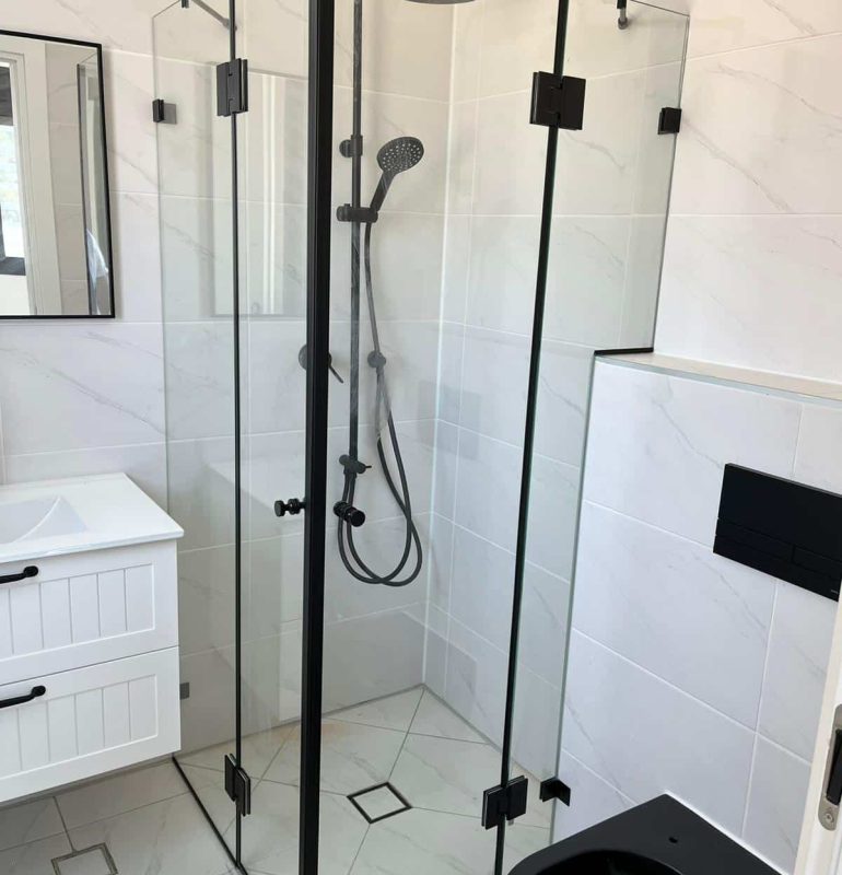 מקלחון פינתי שתי קבועים שתי דלתות