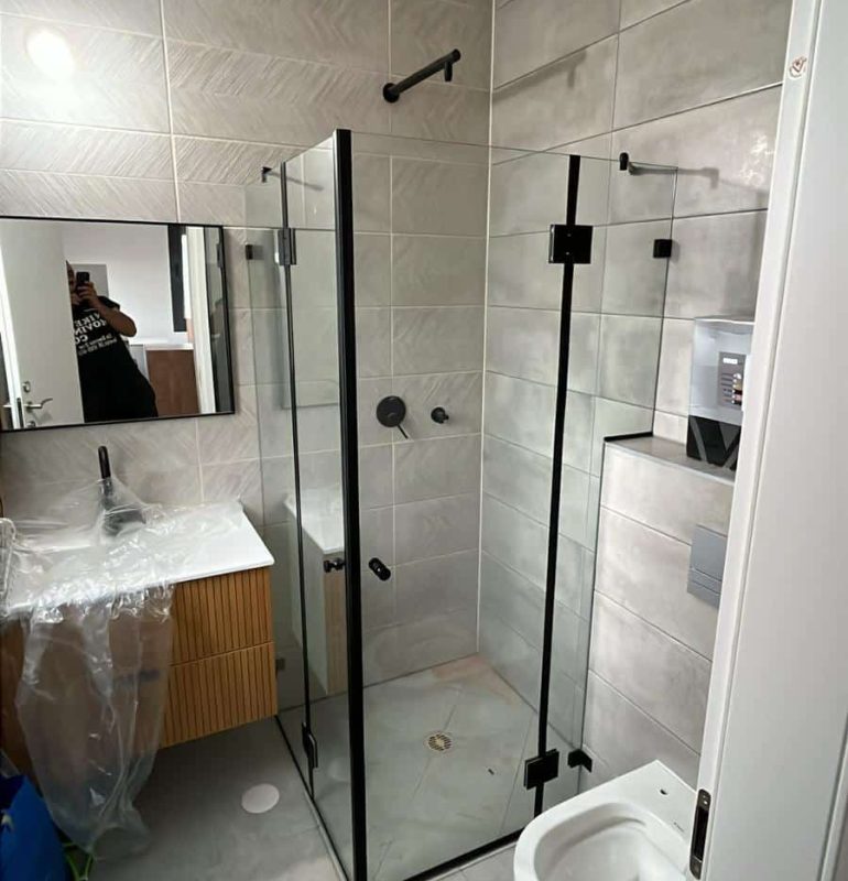 2 קבועים 2 דלתות