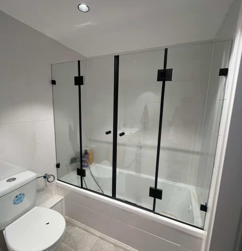 אמבטיון סגירה חזיתית שתי קבועים שתי דלתות