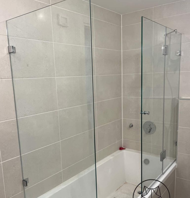 אמבטיון סגירה חלקית שתי קבועים ודלת