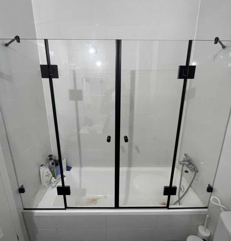 אמבטיון סגירה חזיתית שתי קבועים שתי דלתות