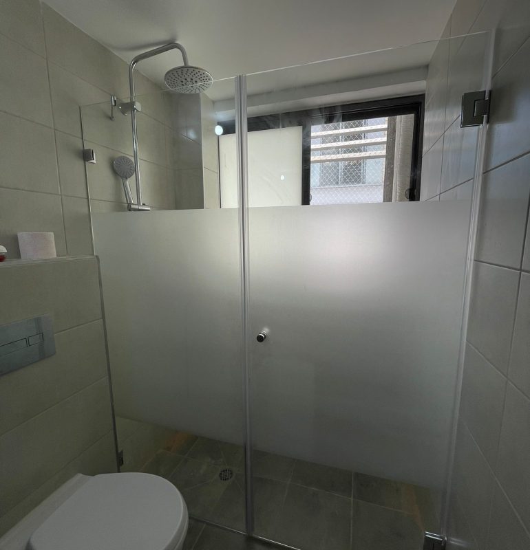 זכוכית חלבית אטומה