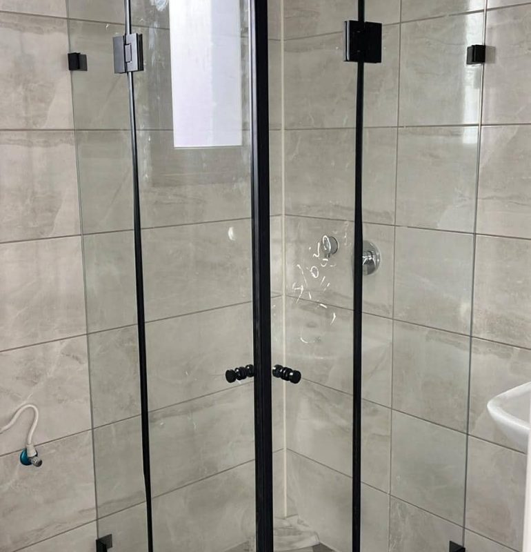 מקלחון פינתי שתי קבועים שתי דלתות