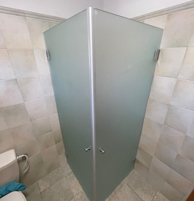 זכוכית חלבית אטומה