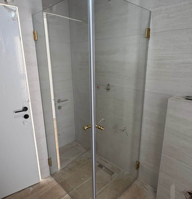 מקלחון פינתי שתי דלתות