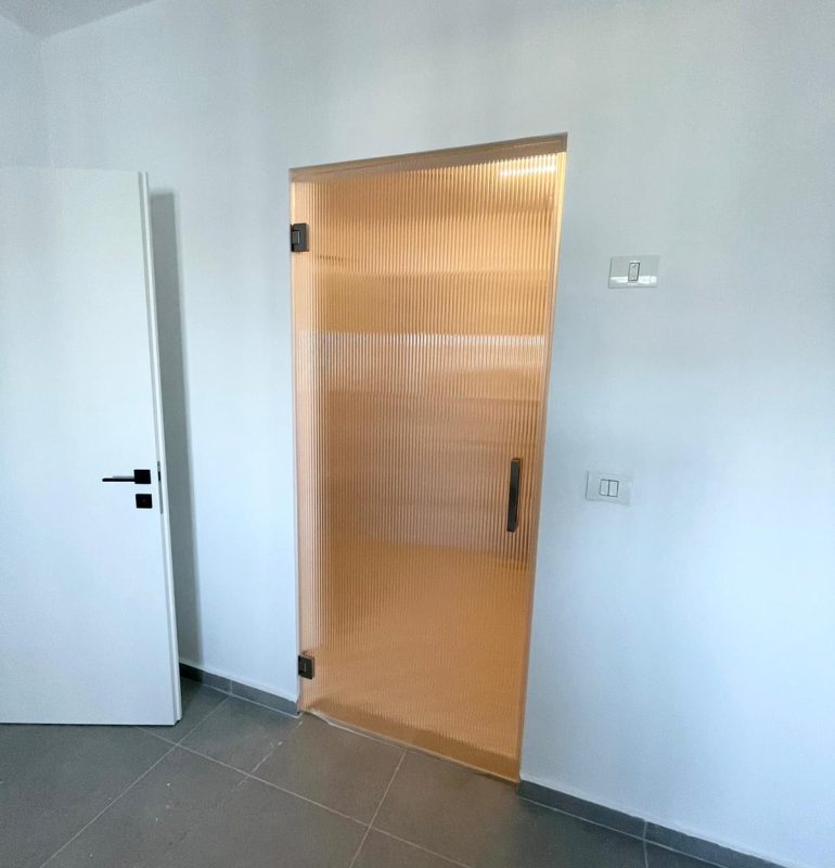 דלתות כניסה