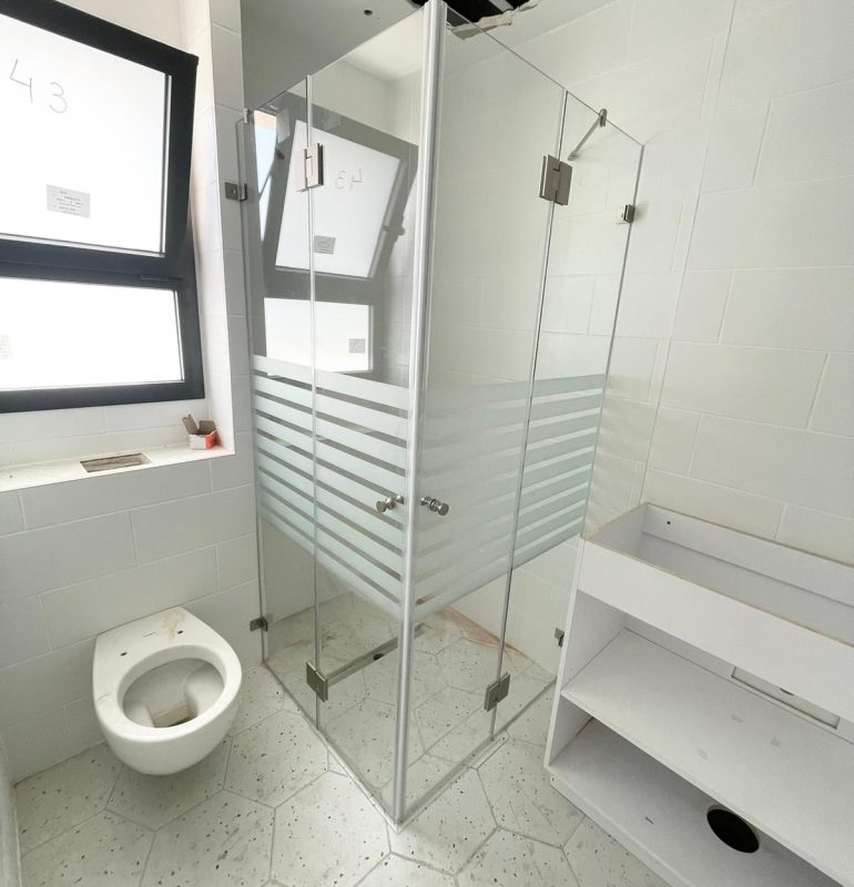 זכוכית חלבית אטומה