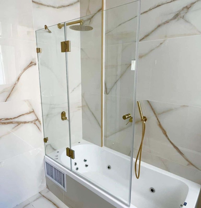 אמבטיון סגירה חלקית קבוע ודלת