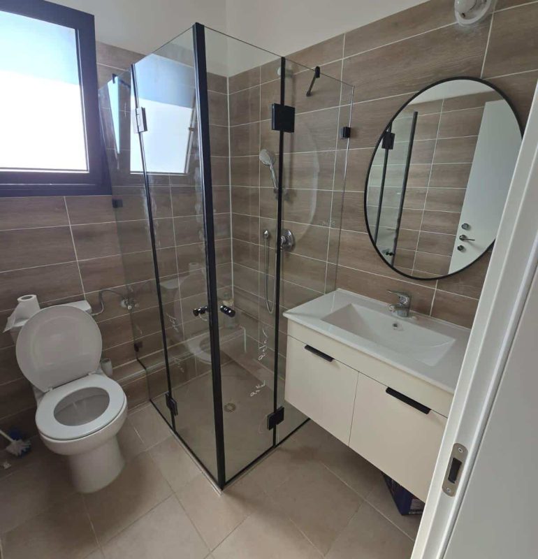 מקלחון פינתי שתי קבועים שתי דלתות