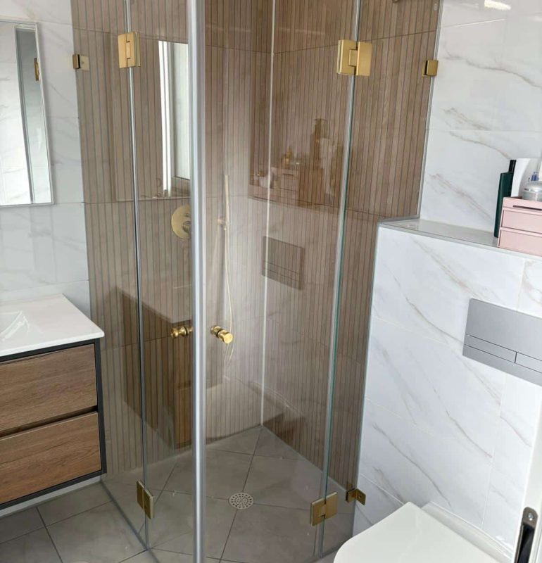 מקלחון פינתי שתי קבועים שתי דלתות