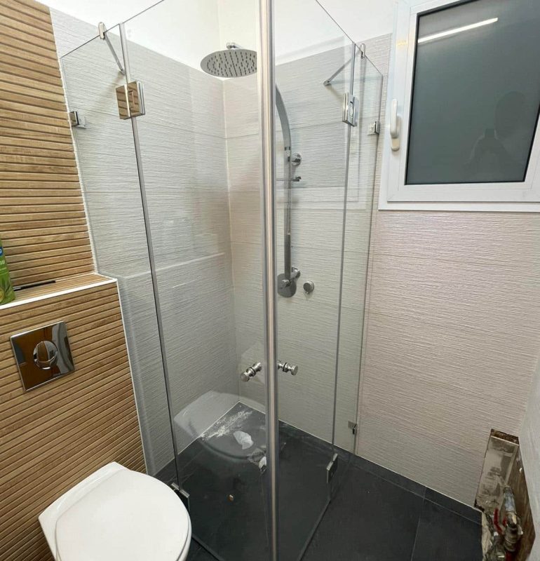 מקלחון פינתי שתי קבועים שתי דלתות