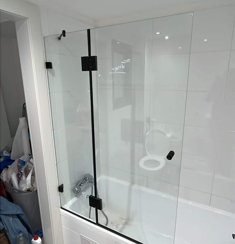 אמבטיון סגירה חלקית קבוע ודלת