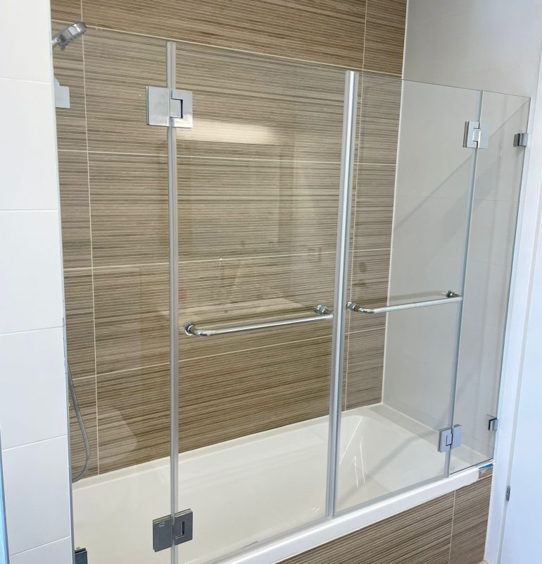 אמבטיון סגירה חזיתית שתי קבועים שתי דלתות