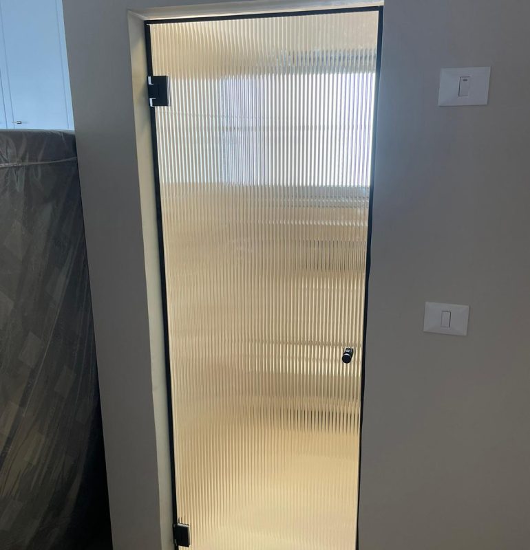 דלתות כניסה